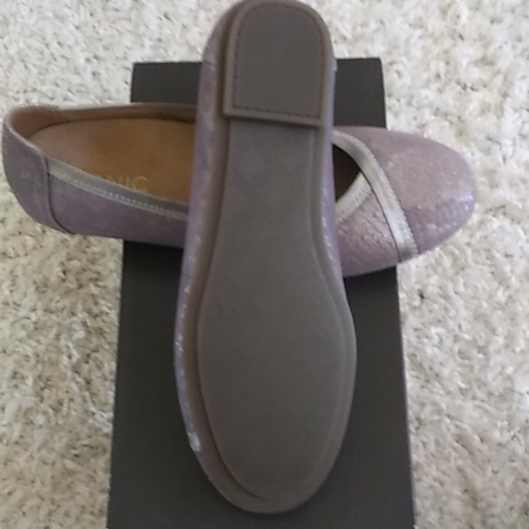 Vionic Flats - Picture 7 of 8